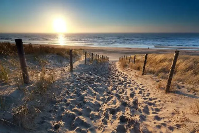 Zee77 Hotel Zandvoort 0*,